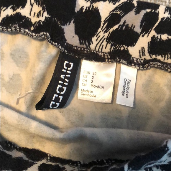 Cute mini animal print skirt! - Picture 4 of 4